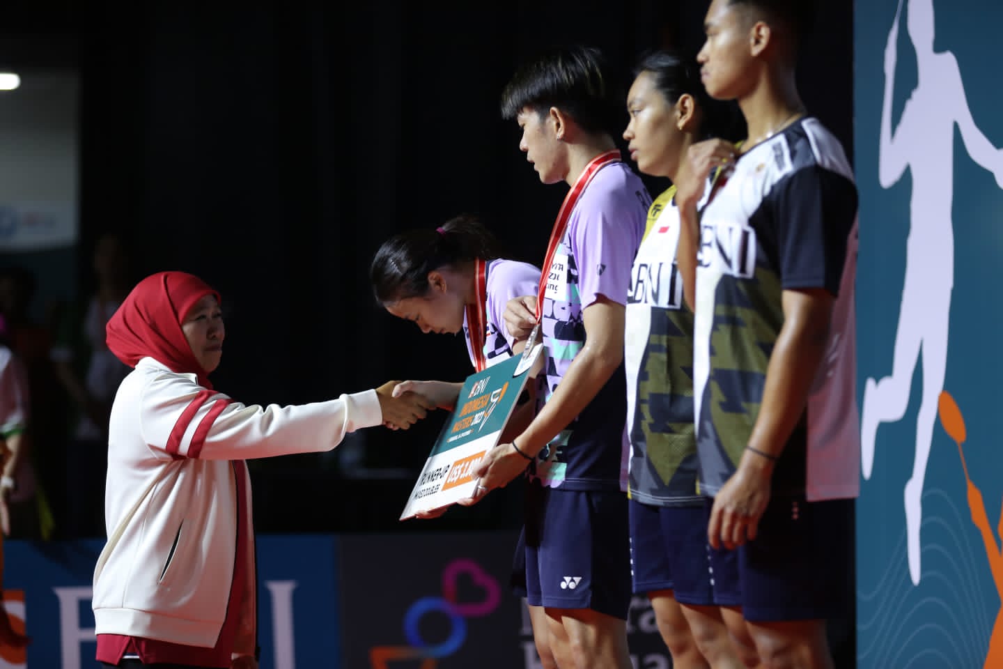 Khofifah Minta Pemain dan Ofisial Turnamen Indonesia Masters Super 100 Eksplore Keindahan Wisata Jatim