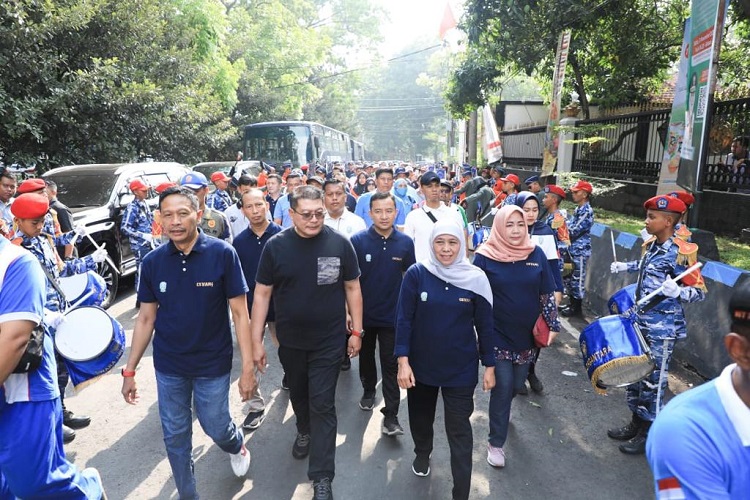 Ribuan Masyarakat Meriahkan Jalan Sehat dan Pasar Murah di Bakorwil Malang