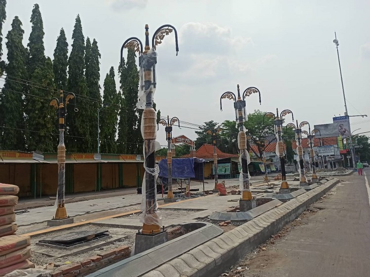 Minus Pengerjaan Trotoar Jalan Gus Dur Jombang Menumpuk, Inspektorat Awasi Kinerja PPK