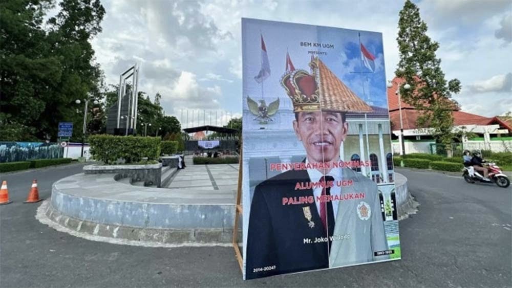 Kecewa, BEM UGM Pasang Baliho Kritik Jokowi