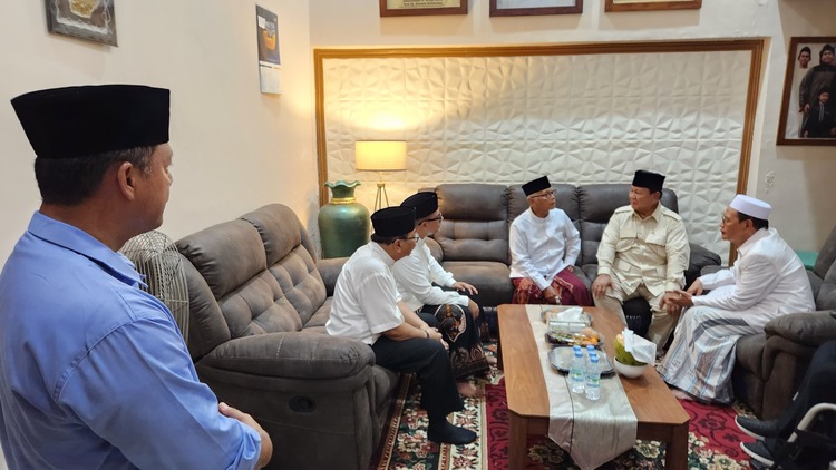 Ketua TKD Jatim Dampingi Prabowo Sowan ke Ponpes Genggong