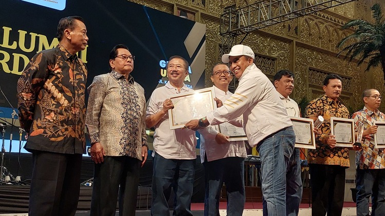 Mantan Wali Kota Surabaya Resmi Nakhodai IKA UNESA 2024-2029