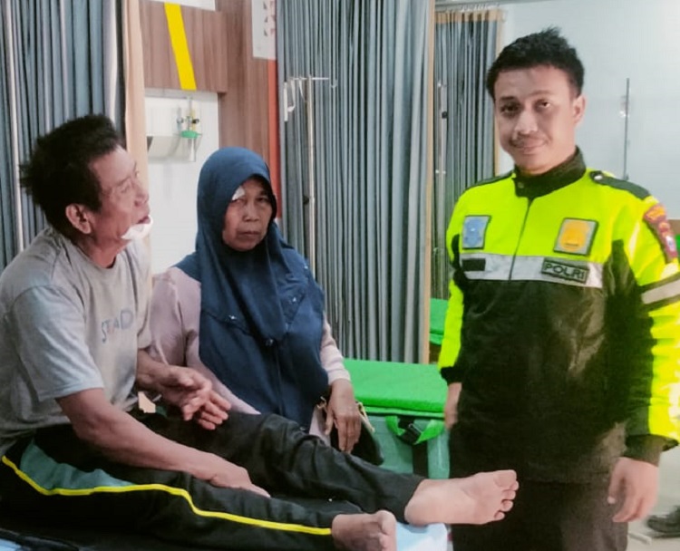 Laka Lantas Mobil Elf Tabrak Truk Depan Tanggul Lumpur Lapindo Porong, 7 Orang Luka-luka