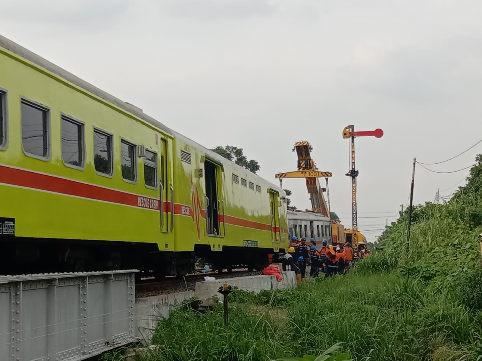 Evakuasi Selesai, KAI Daop 8 Surabaya Pastikan Jalur Stasiun Tanggulangin Aman Dilewati