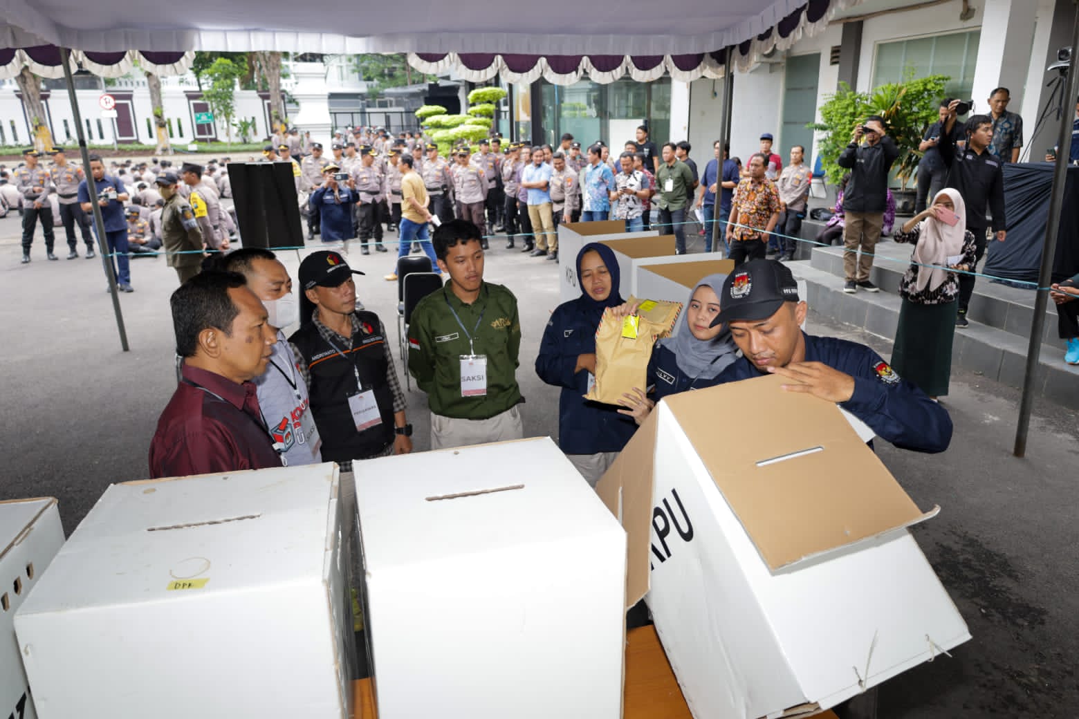 Polrestabes Surabaya Gelar Apel Pengecekan Personil dan Simulasi Pengamanan TPS Pemilu 2024