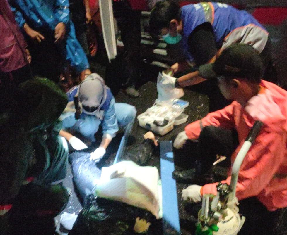 Hindari Batu di Jalan, Pemotor di Surabaya Tewas Terlindas Truk
