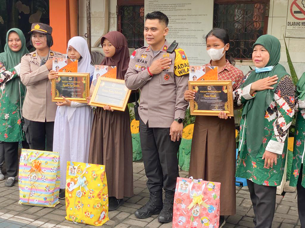 Gagalkan Aksi Curas, 3 Siswi SD Dapat Penghargaan dari Polrestabes Surabaya