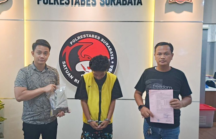 Edarkan Ganja, Pegawai Bakmi di Surabaya Ditangkap Polisi