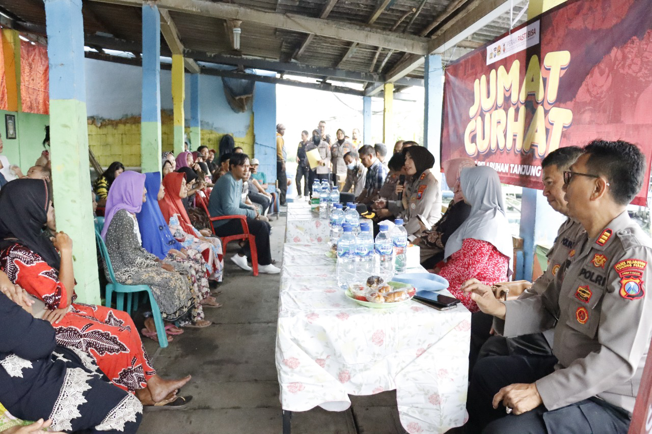 Gelar Program "Jum'at Curhat", Polres Pelabuhan Tanjung Perak Tampung Aspirasi Warga