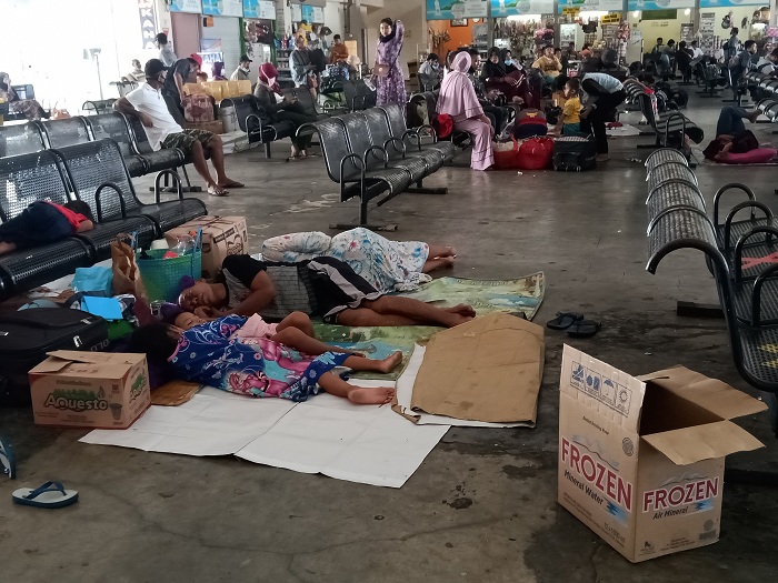Takut Kehilangan Tiket, Penumpang Rela Tidur di Pelabuhan Perak