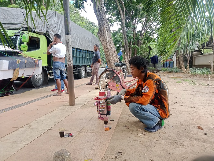 Sepenggal Cerita dari Penjual Koling Tanjung Perak