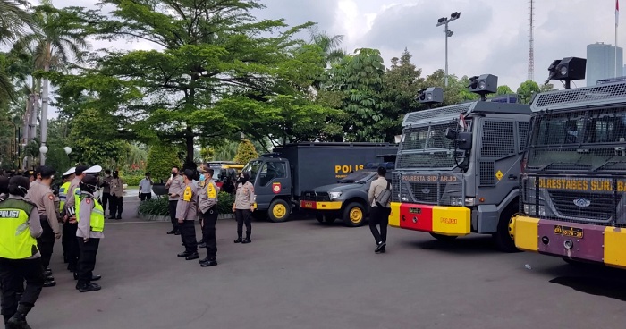 Antisipasi Demo Warga Madura, Petugas Gabungan Perketat Penjagaan di Balai Kota