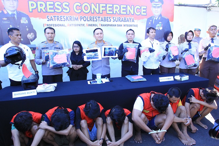 Sembilan Pelaku Pengeroyokan yang Membabi Buta di Tunjungan Surabaya Ditangkap