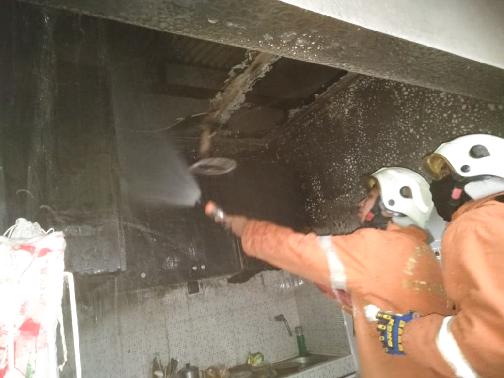 Ditinggal ke Kamar Mandi, Dapur Rumah di Kebraon Indah Permai Terbakar