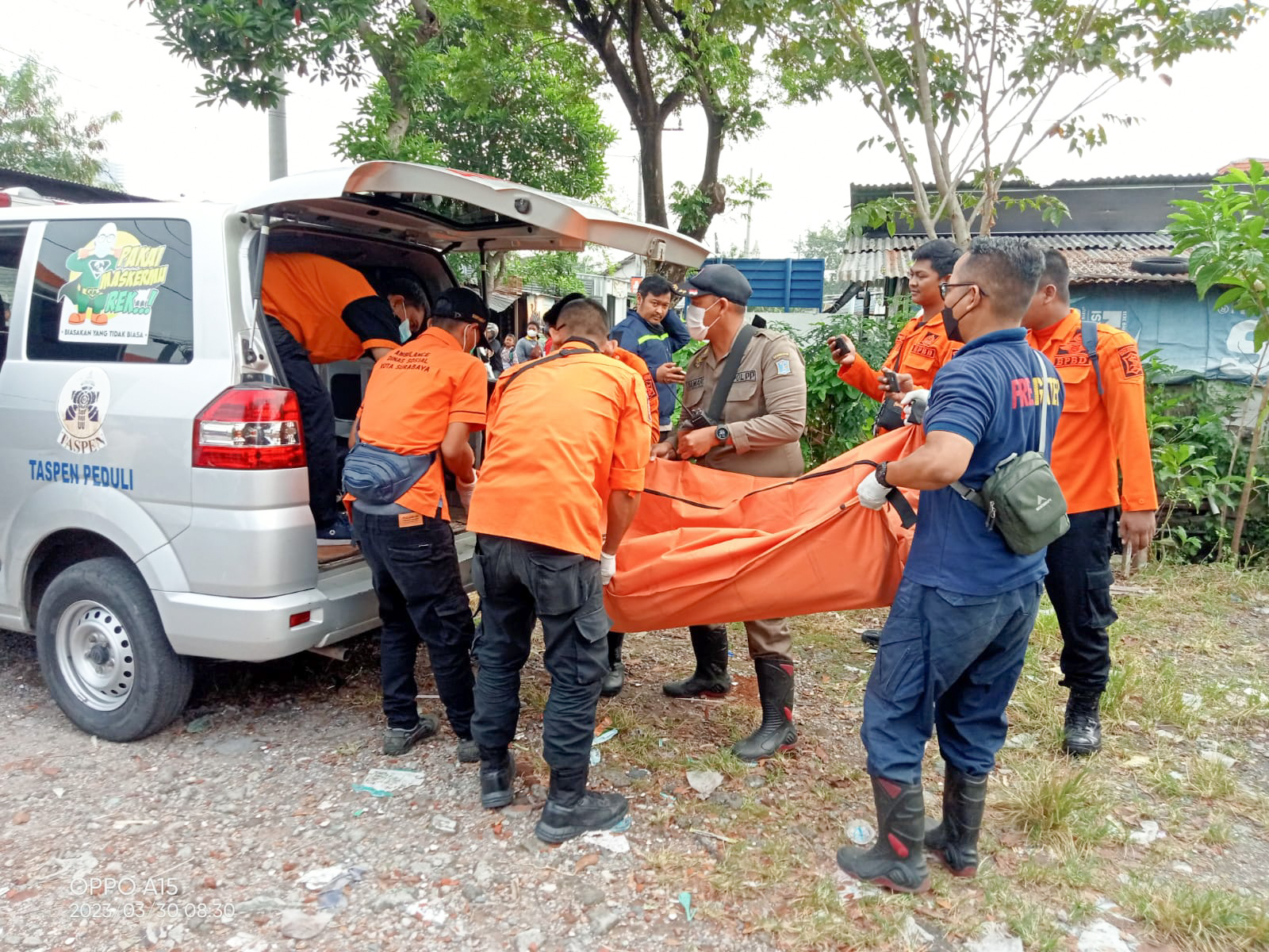 Seorang Pria Ditemukan Tak Bernyawa di Selokan Jalan Lidah Wetan Surabaya