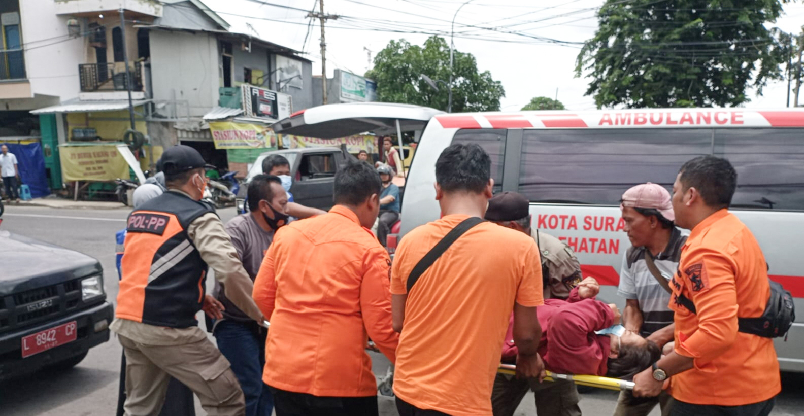 Tabrakan Motor vs Motor di Mulyosari Surabaya, Pengemudi Luka - luka