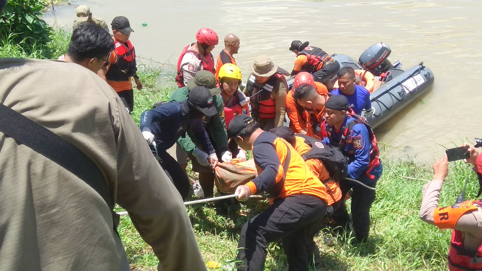 Jenazah Satpam Ditemukan Mengapung di Sungai Jagir Surabaya