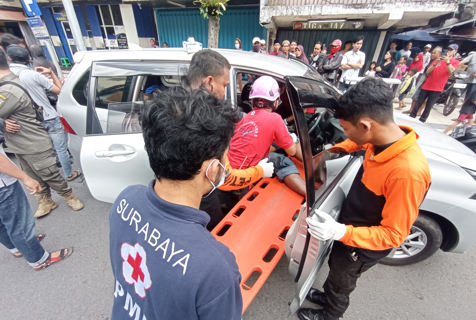 Diduga Terkena Serangan Jantung, Pengendara Avanza di Surabaya Saat Nyetir