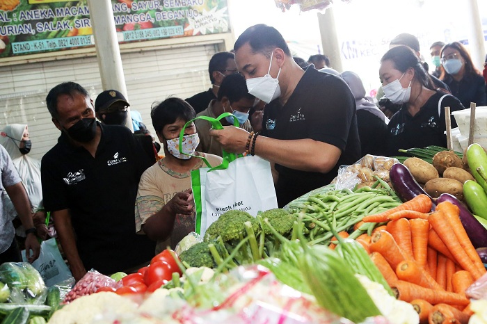 Pembatasan Kantong Plastik di Pasar Segera Diatur dalam Perwali Surabaya