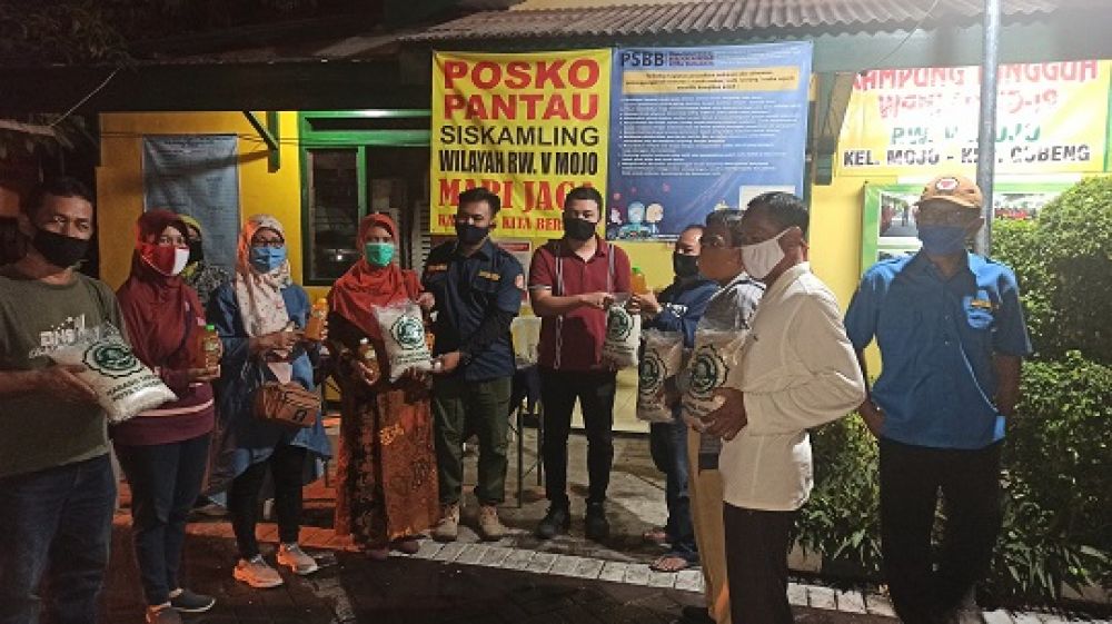 Tambah Imune, Kartar Kota Surabaya Bagikan Ribuan Sinom
