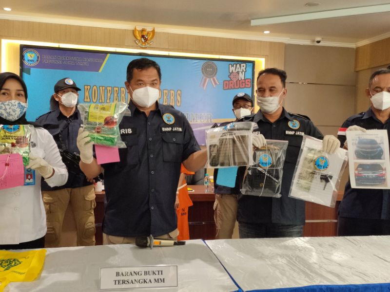 BNNP Jatim Amankan Sabu Seberat 1.646 gram dari Residivis Simolawang 