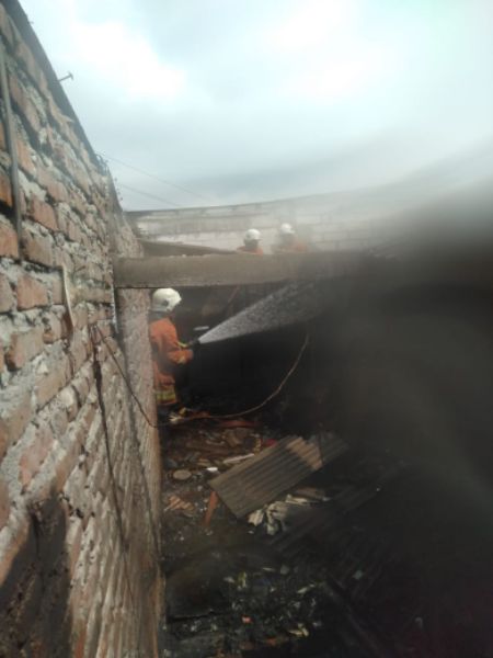 Rumah Kos di Tanjungsari Terbakar, Diduga karena Arus Pendek Listrik