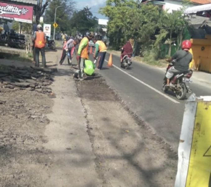 PU  Bina Marga Kabupaten Pasuruan Perbaiki Jalan di Seluruh Wilayah