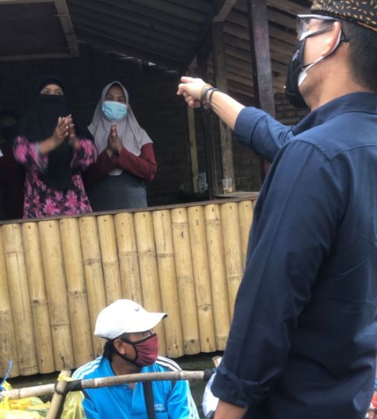 Tukang Warung Banyuwangi: Mugi Mugi Bapak Sandi Jadi Presiden Nggih