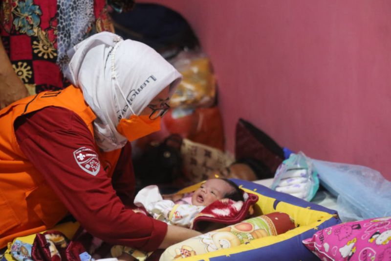 Lima Ibu Melahirkan di Posko Pengungsian Erupsi Gunung Semeru