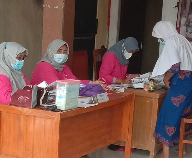 Puluhan Lansia Cek Kesehatan Gratis di Posyandu Dukuhsari Jabon