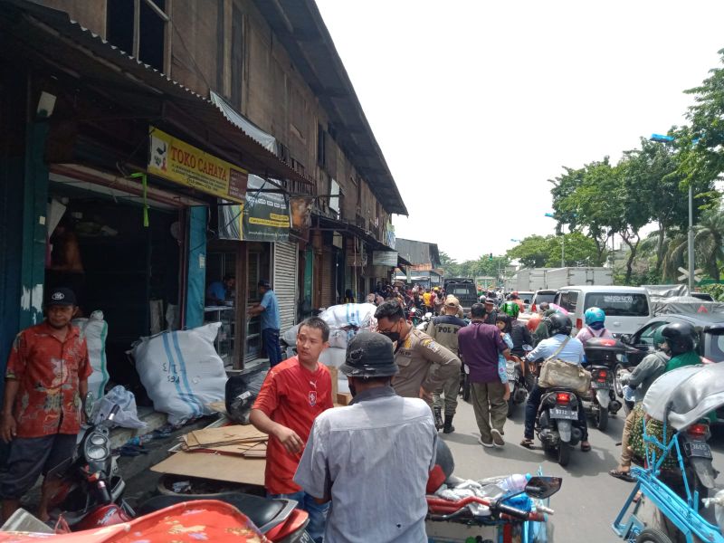 Pindahan Barang dari TPS ke Dalam Gedung Pasar Turi, Pedagang Berharap Ramai Pembeli