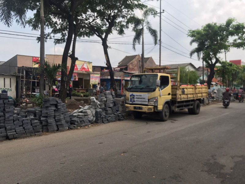 Setelah Cukup Lama Rusak,  Jalan   Rungkut Asri Akhirnya Diperbaiki