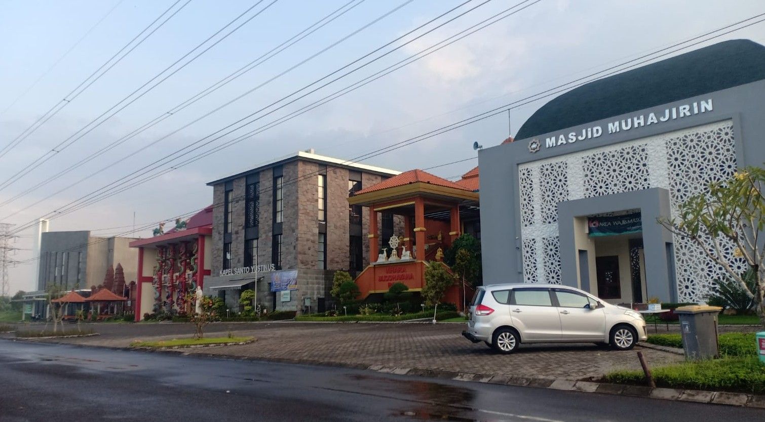 Ada 6 Tempat Ibadah dari 6 Agama Berbeda, dalam Satu Wilayah di Surabaya