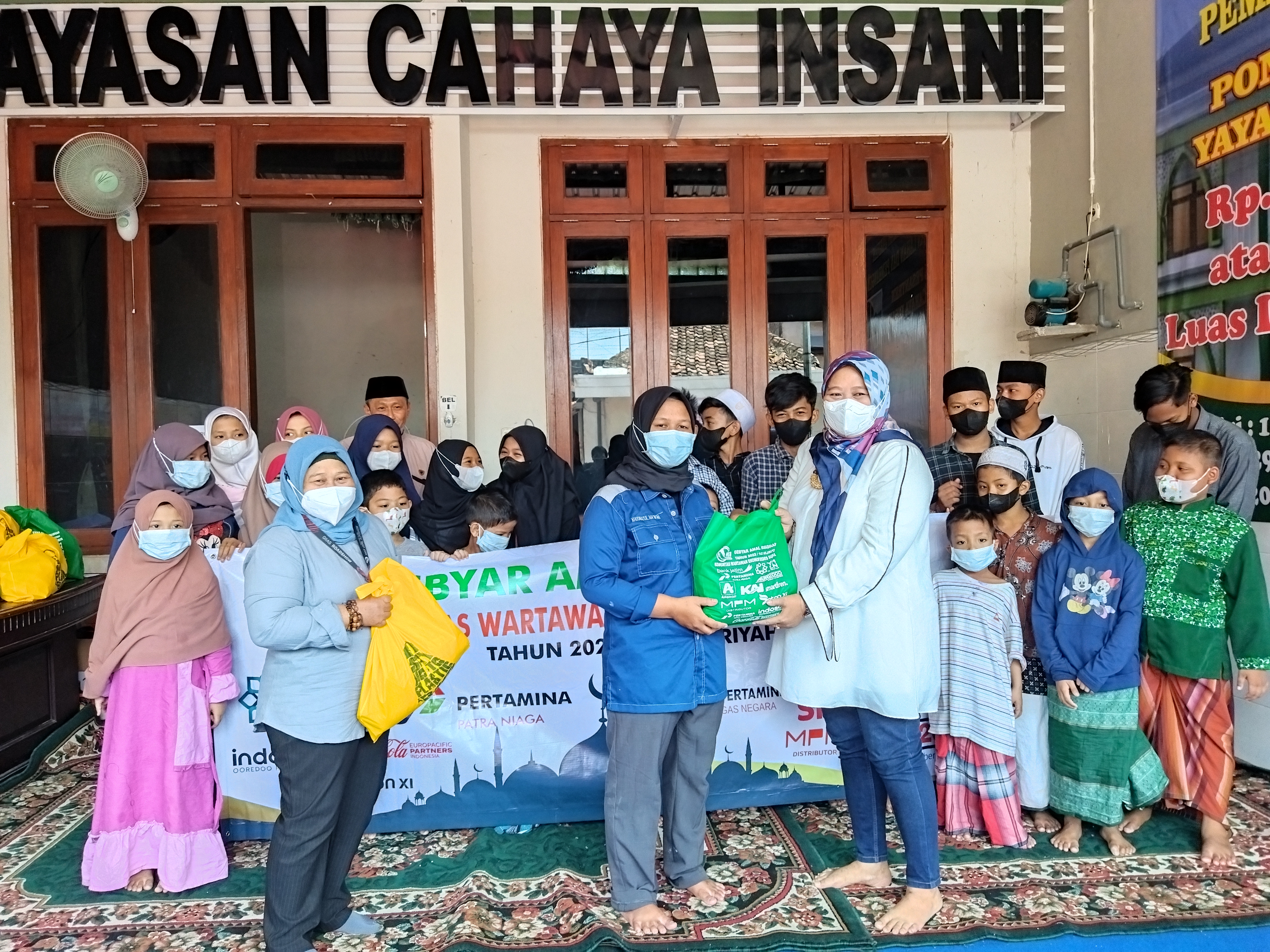 Komunitas WEB Surabaya Berikan 125 Paket Sembako ke Panti Asuhan