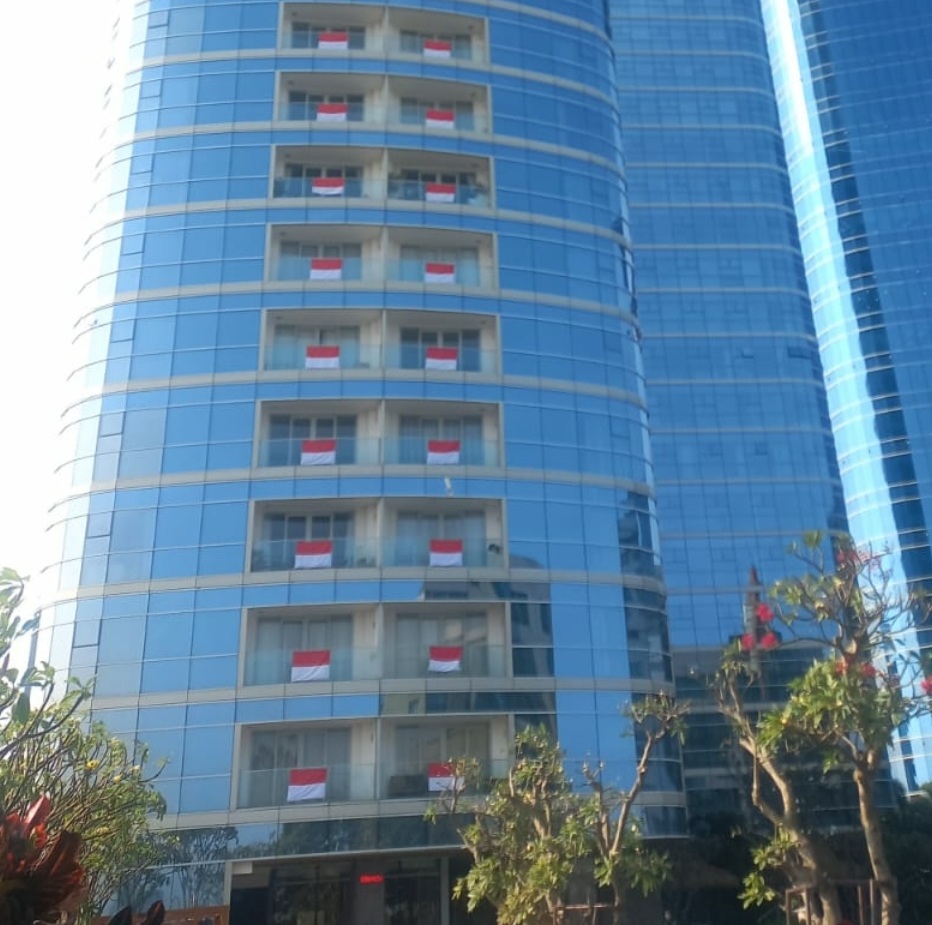 Semarak, 55 Lantai di Apartemen One Icon Residence Dihiasi Bendera Merah Putih