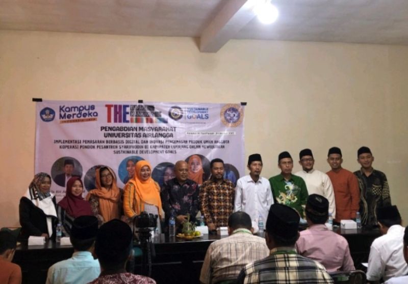Pelatihan Packaging dan Pemasaran Online Produk UMKM Anggota UMKM Binaan Kopontren  Syarifuddin di Kabupaten Lumajang