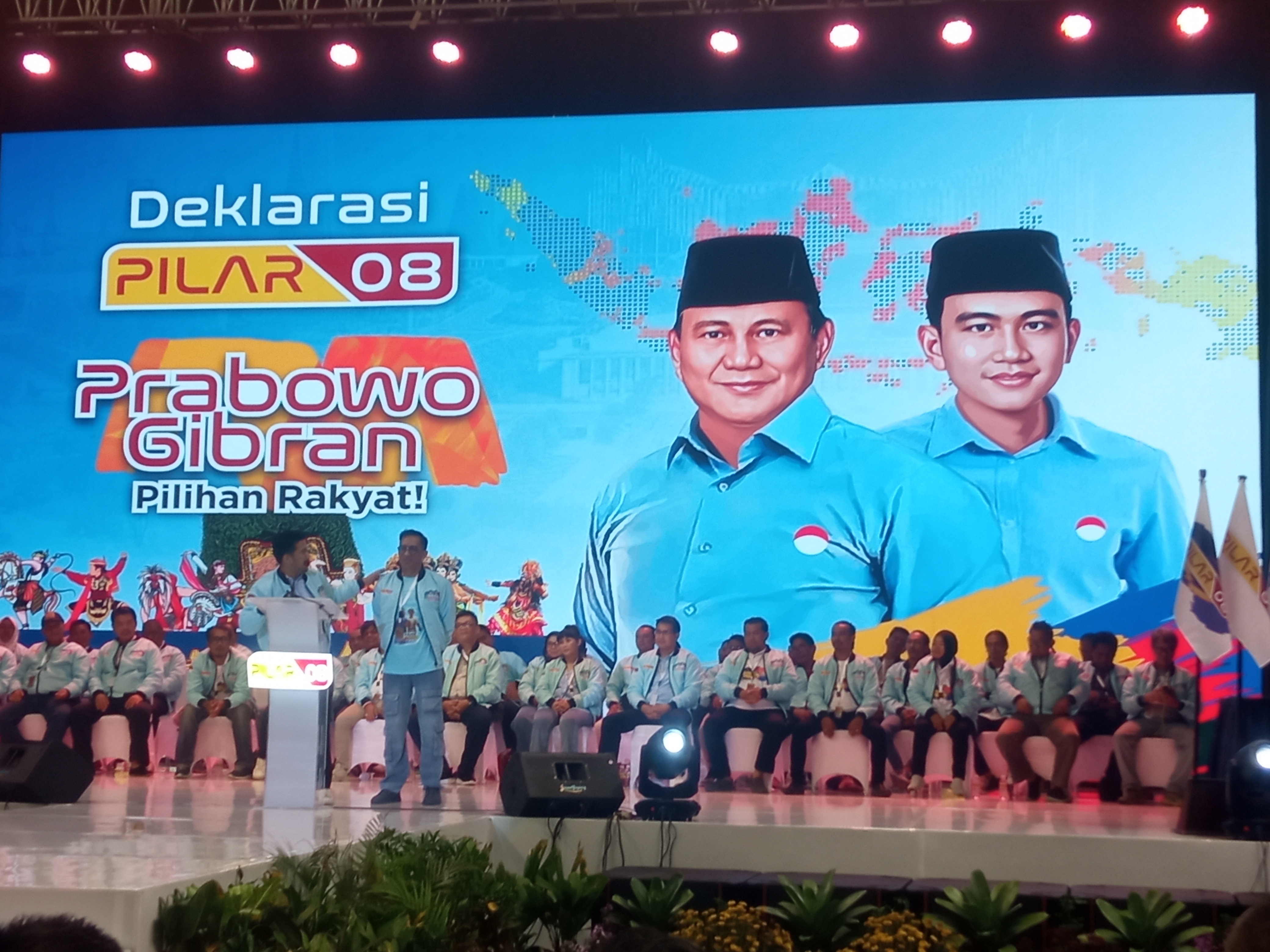 Ribuan Massa Hadiri Deklarasi Relawan Pilar 08, Jubir TKN Emil Dardak: Wes Wayahe Prabowo