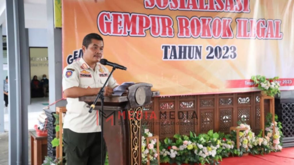 Satpol PP Jombang Beri Edukasi Rokok Ilegal ke PKL dan Ojol 