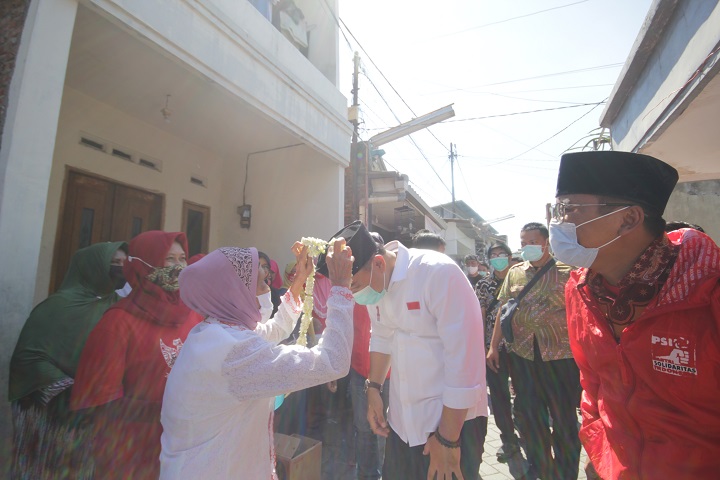 Eri Cahyadi Tawarkan Solusi kepada Warga Sukomanunggal Surabaya