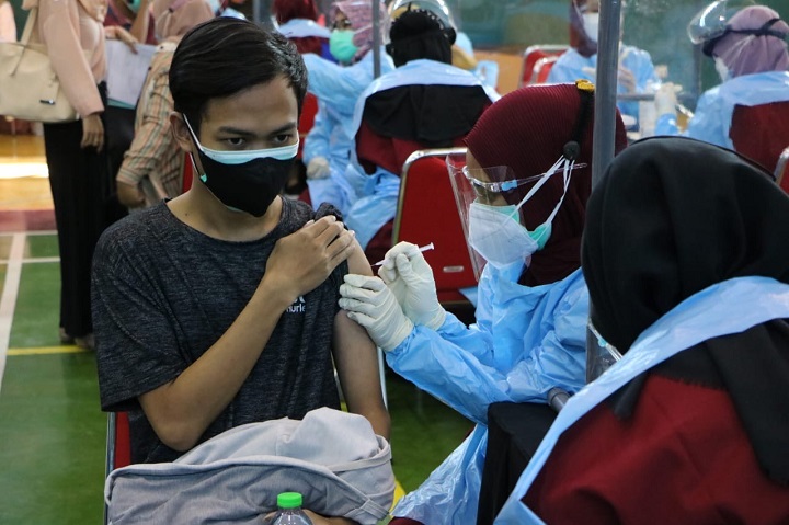 Pemkot terus Dukung Serbuan Vaksin ke Kampus-kampus di Surabaya