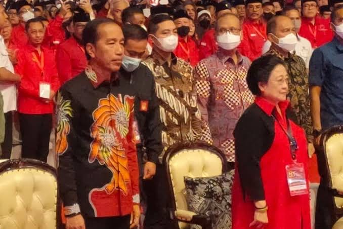Jokowi, Tadi Mendadak Balik ke Jakarta Dampingi Mega Umumkan Capres 2024 PDIP