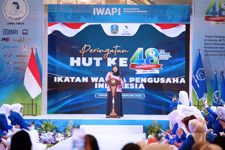 Gubernur Khofifah Ajak IWAPI Tingkatkan Perekonomian Perempuan di Jatim