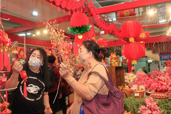 Warga Tionghoa Mborong di Pasar Atom, Pedagang Cuan