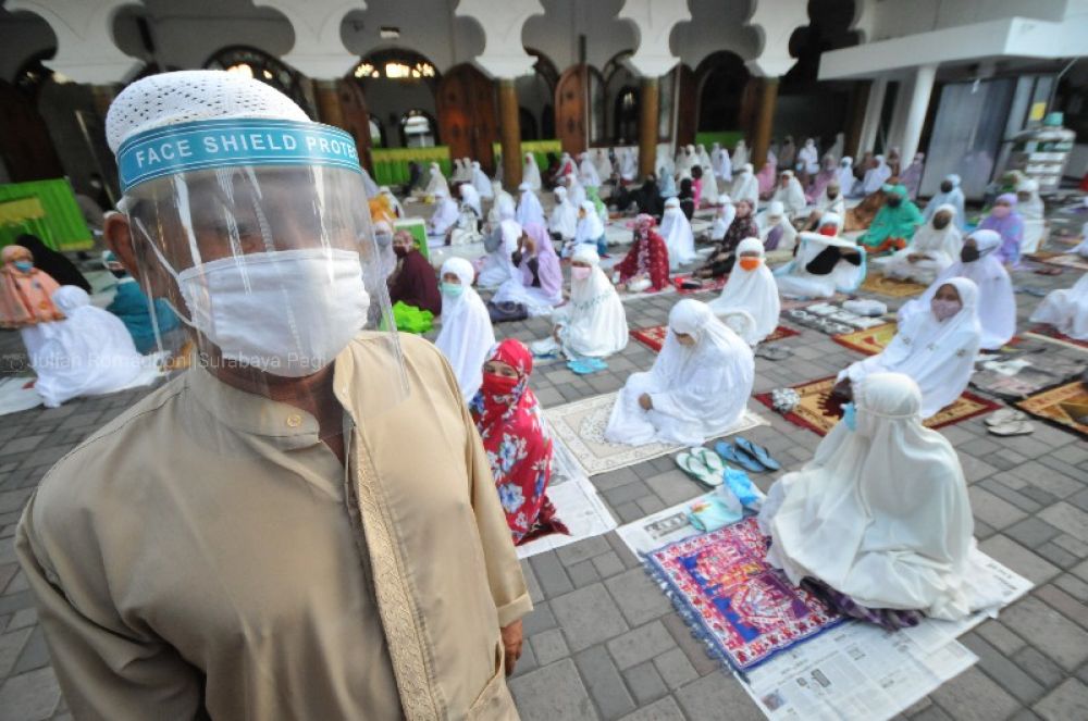 FOTO: Sholat Idul Fitri di Tengah Pandemi Covid-19