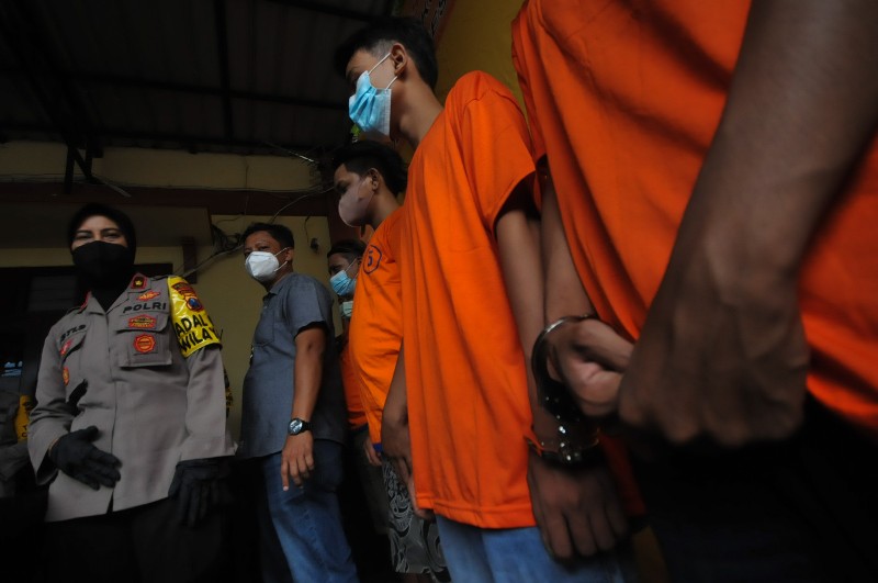 FOTO: Unit Reskrim Polsek Sukomanunggal Ringkus Kawanan Pencuri di Surabaya