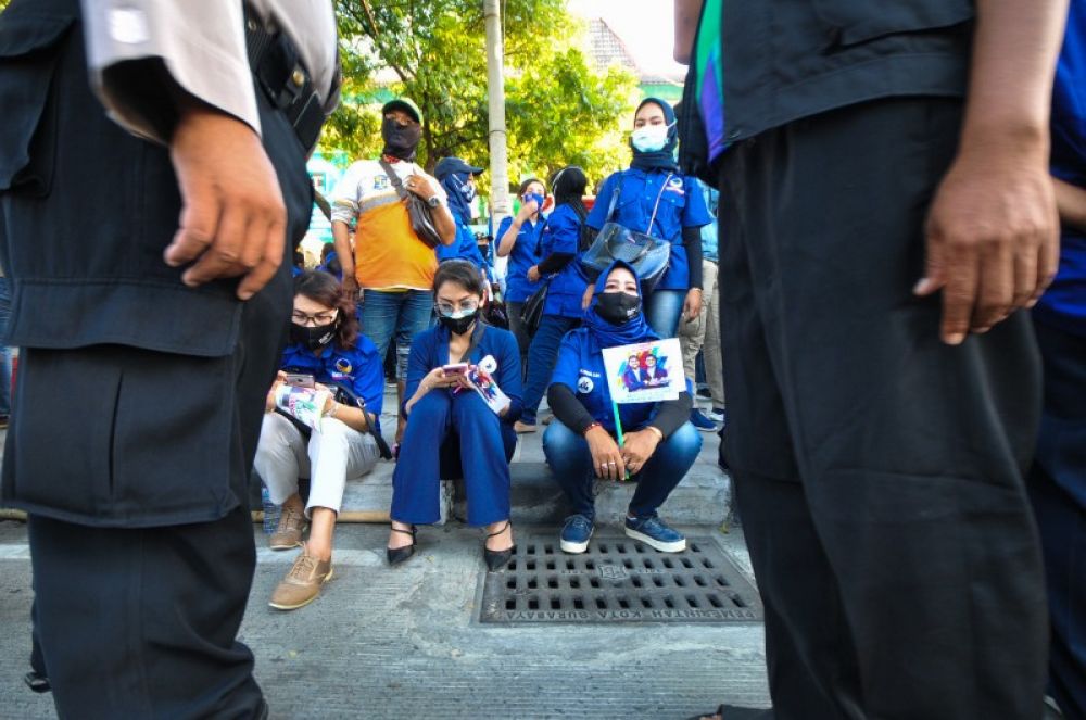 FOTO: Kapolres Tegur Pendukung Paslon Mahfud Arifin Tak Bermasker