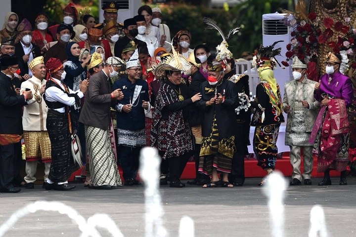 Pakaian Adat ala Jokowi, Bisa Diterapkan di Surabaya