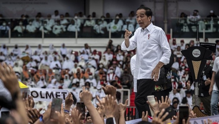 Jokowi, Ajari Relawan dan Politisi Ngramesi Omongannya. Klenik Lagi!