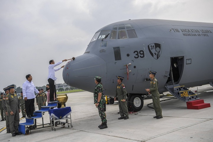 Super Hercules A-1339 Canggih, Diresmikan Jokowi dengan Siraman Air Bunga