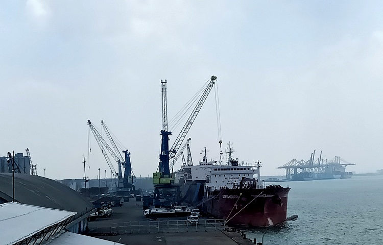 Semester I-2021, Arus Kapal di Pelabuhan Tanjung Perak Naik 6 Persen